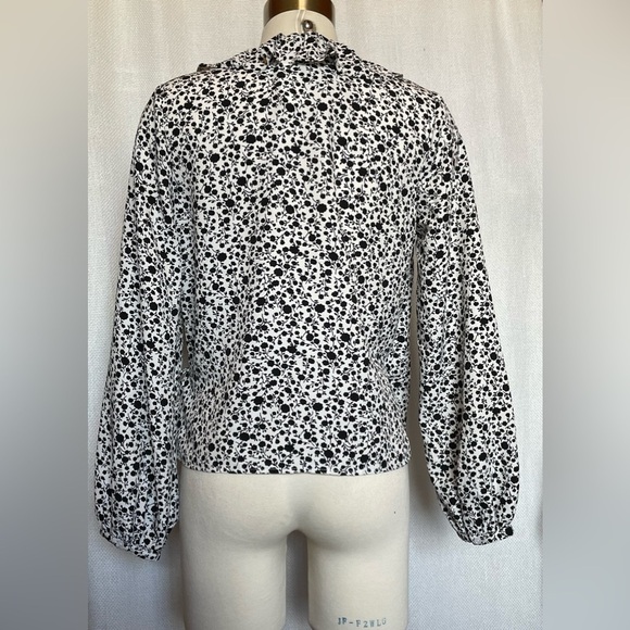 NWT by Chapter Ashley Gryre floral wrap top - Picture 3 of 7